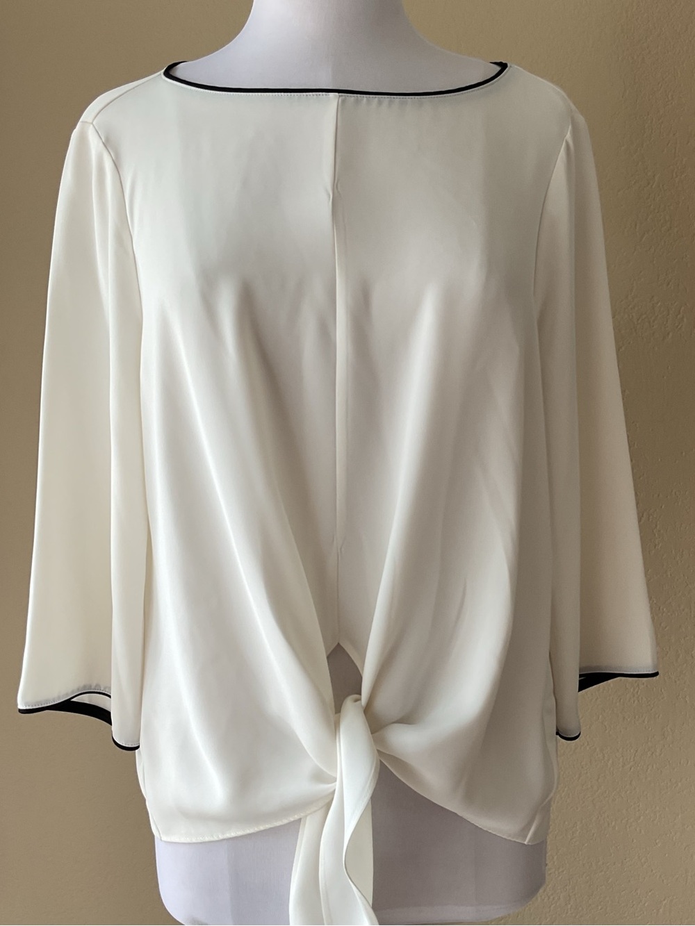 Ann Taylor Cream Blouse Medium Contrast Black Trim Front Tie 3/4 Sleeve Top